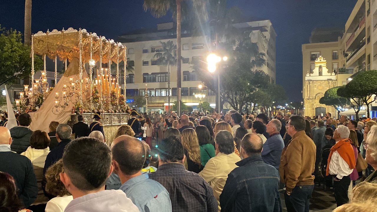 Lunes Santo en Algeciras: día de estrenos con el Coronado de Espinas y la  Columna