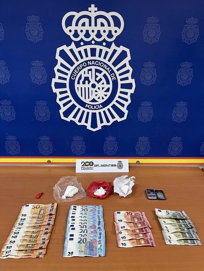 Droga y dinero decomisado por la Policía Nacional