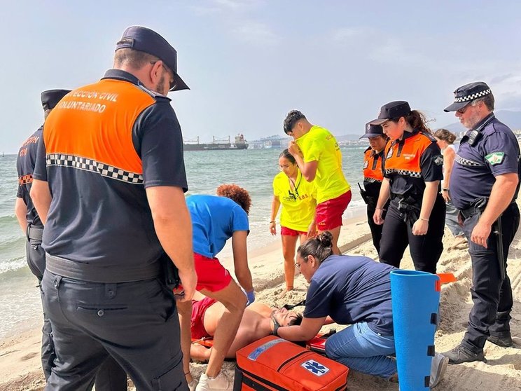 Simulacro realizado en la playa de Los Barrios - AYUNTAMIENTO DE LOS BARRIOS